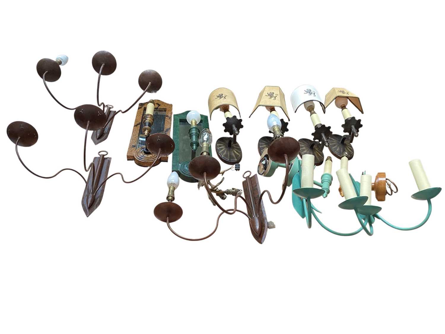Lot 5153 - Group of decorative wall lights
