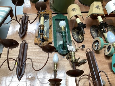 Lot 5153 - Group of decorative wall lights