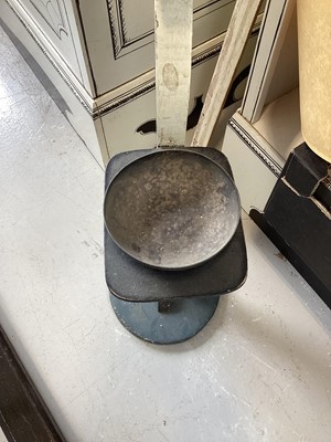 Lot 5167 - Art deco dumb waiter measuring 77cm tall