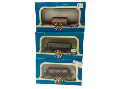 Lot 1726 - Hornby & Airfix OO Gauge rolling stock, all boxed (13)