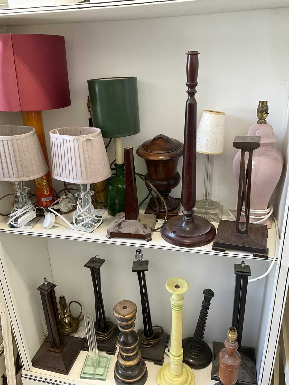Lot 5226 - Large collection of table lamps
