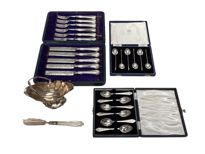 Lot 5274 - Group of silver to include a silver bon bon dish, silver cased spoons etc