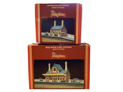 Lot 1710 - Hornby OO Gauge quick fit series Main Line Station ~ R592, Branch Line Station ~ R591, 4 x Engine Sheds ~ R504 and Water Tower ~ R505, plus other building kits, Operating Turntable ~ R414, Level...