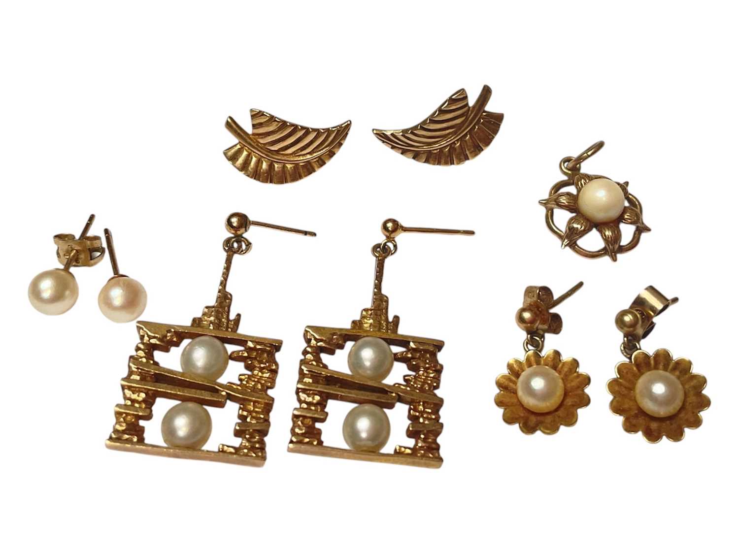 Lot 54 - Three pairs of 9ct gold and cultured pearl earrings, similar 9ct gold pendant and pair of 9ct gold leaf earrings