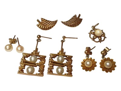 Lot 54 - Three pairs of 9ct gold and cultured pearl earrings, similar 9ct gold pendant and pair of 9ct gold leaf earrings