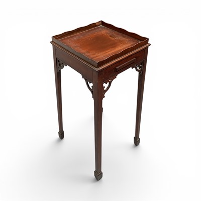 Lot 1386 - Georgian style mahogany kettle stand