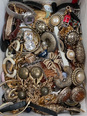Lot 24 - Collection of 1980s gilt metal clip on earrings, together with other vintage costume jewellery, some silver and various wristwatches