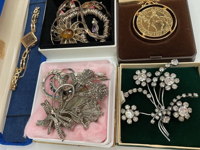 Lot 24 - Collection of 1980s gilt metal clip on earrings, together with other vintage costume jewellery, some silver and various wristwatches