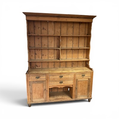Lot 1449 - Antique pine high dresser