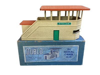 Lot 1738 - Hornby Dublo OO Gauge 3 rail D1 Island Platform & Signal Cabin, Level Crossing, Diamond Crossing Points, Buffers & Railer, plus loose track (1 box)