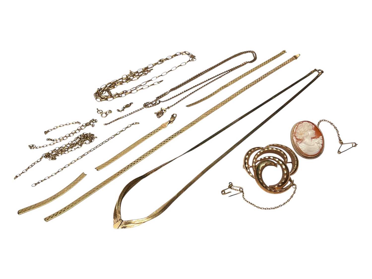 Lot 18 - 9ct gold mounted cameo brooch, one other 9ct gold brooch, 9ct gold necklace and a group of 9ct gold broken chains