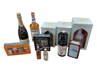 Lot 5030 - Group of wines and spirits including a bottle of Moët et Chandon, three Bell's novelty whisky decanters with contents, etc