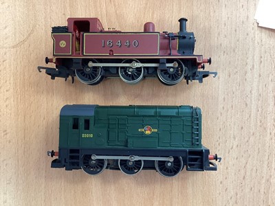 Lot 1764 - Hornby OO Gauge BR green Class 08 Shunter D3010 ~ R354, LMS maroon 0-6-0 Class 3F Tank Engine 16440 ~ R52, GWR green 0-4-0 Class 101 Tank Engine ~ R178 and BR black 0-4-0 Clockwork Goods Train 7...