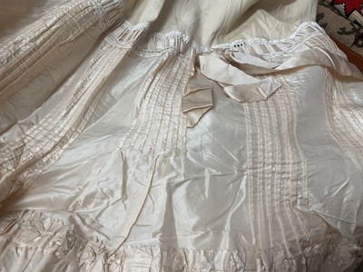 Lot 2507 - Dunhill Edwardian lady's motoring veil in brown silk with brown silk chiffon face covering also Edwardian lady's motoring petticoat with chamois leather and silk taffeta pin pleats, embroidered...