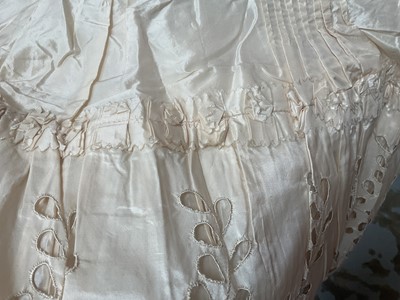 Lot 2507 - Dunhill Edwardian lady's motoring veil in brown silk with brown silk chiffon face covering also Edwardian lady's motoring petticoat with chamois leather and silk taffeta pin pleats, embroidered...