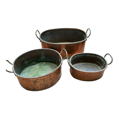 Lot 5122 - Graduated set of three oval two handled copper planters