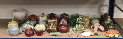 Lot 56 - Groux of ceramics to include Beswick flying duck wall plaque, Svlvac and others