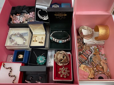 Lot 9 - Group of costume jewellery including gilt metal jewellery, brooches, various rings, Swarovski pendant necklace in box etc