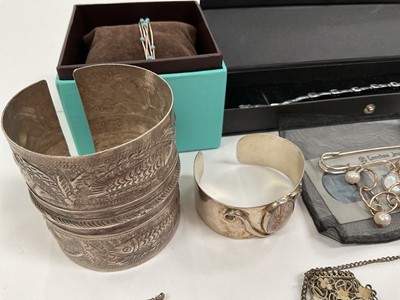 Lot 13 - Group of silver and white metal jewellery including amber pendants, other pendants, bangles, bracelets, brooches etc