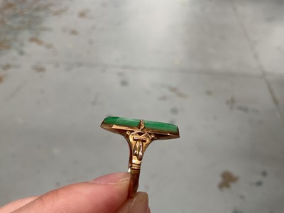 Lot 92 - Chinese yellow metal jade / green hardstone panel ring, stamped 14k, size L