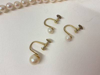 Lot 23 - Cultured pearl single string necklace with 9ct gold clasp and three cultured pearl screw back earrings in 14ct gold settings