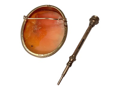 Lot 119 - Carved shell cameo brooch depicting a classical female bust in 9ct gold mount, together with a Victorian yellow metal propelling pencil (2)