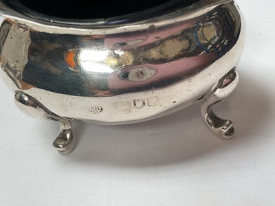 Lot 131 - Silver three piece condiment set with blue glass liners, five various silver salt spoons and a pair of silver pepperettes