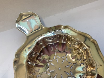 Lot 133 - Group of silver to include a tea strainer, Edwardian caddy spoon, pair of sugar tongs, coffee spoon and a pair of knife rests