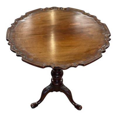 Lot 1429 - Mahogany wine table in the Georgian style