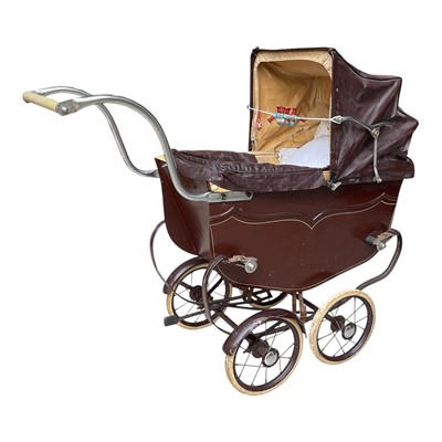 Lot 5271 - Vintage doll's pram / stroller