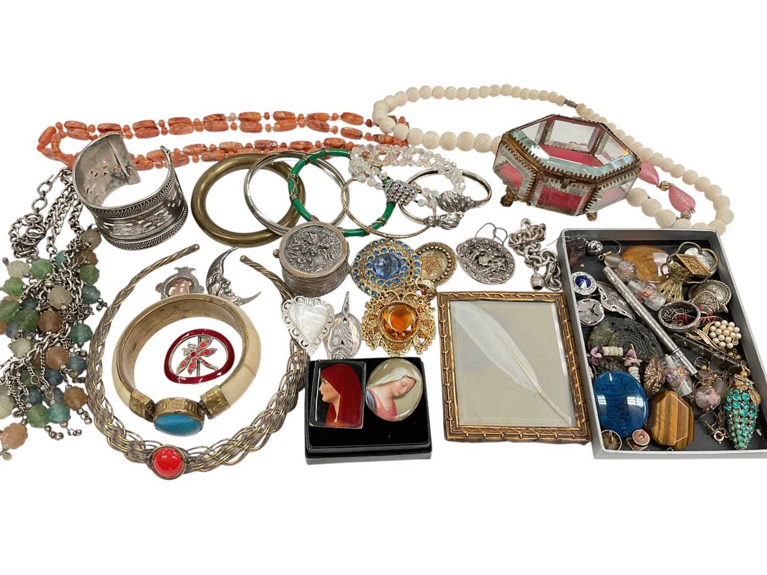 Lot 80 - Group of costume jewellery including white metal bangles, various beads, glass and gilt metal trinket box and other bijouterie