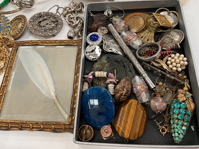 Lot 80 - Group of costume jewellery including white metal bangles, various beads, glass and gilt metal trinket box and other bijouterie