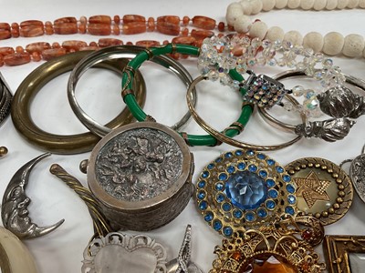 Lot 80 - Group of costume jewellery including white metal bangles, various beads, glass and gilt metal trinket box and other bijouterie
