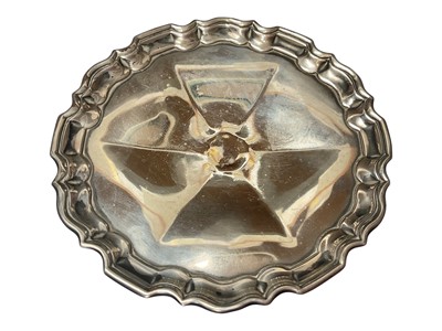 Lot 97 - Edwardian miniature silver tripod wine table with piecrust edge (Sheffield 1908)