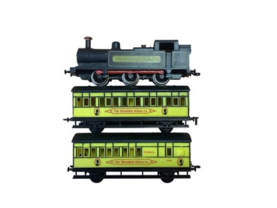 Lot 1739 - Graham Farish N Gauge Shredded Wheat promotional 0-6-0 tank engine & two carriages, Arnold DB 0-6-0 steam locomotive, boxed 0222, carriage HN4237 and green coach (6)