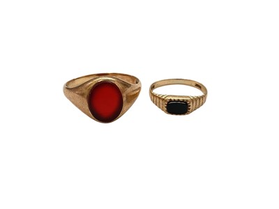 Lot 148 - 9ct gold carnelian oval panel signet ring and 9ct gold onyx panel signet ring (2)