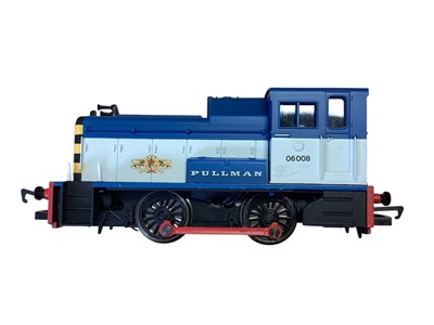 Lot 1742 - Hornby OO Gauge 0-4-0 Class 06 Pullman Shunter 06008 ~ R2783, 0-6-0 BR green Class 08 Shunter D4093 ~ R1075 and BR Railfreight Class 58 diesel locomotive 58001, plus selection of rolling stock, a...