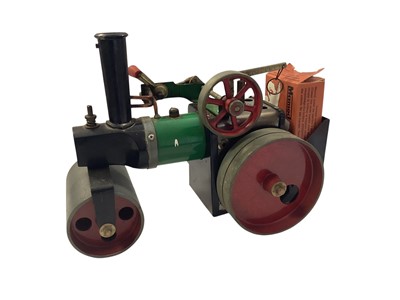 Lot 1750 - Mamod TE1A live steam roller (1)