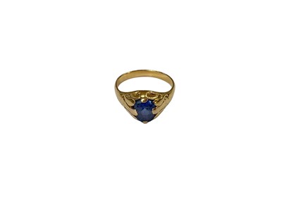 Lot 113 - Yellow metal single blue single stone ring