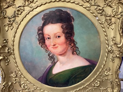 Lot 5031 - Early 19th century oil on canvas in ornate gilt frame - portrait of a lady, tondo.