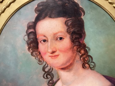 Lot 5031 - Early 19th century oil on canvas in ornate gilt frame - portrait of a lady, tondo.