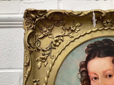 Lot 5031 - Early 19th century oil on canvas in ornate gilt frame - portrait of a lady, tondo.