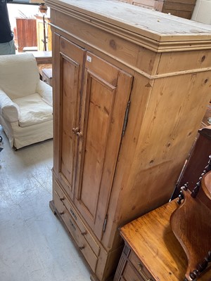 Lot 5394 - Antique pine cupboard with shelved interior