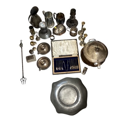 Lot 5166 - Collection of antique and later vintage silverplated items, and metalwork
