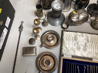Lot 5166 - Collection of antique and later vintage silverplated items, and metalwork