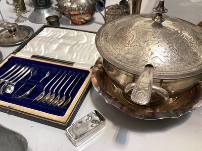 Lot 5166 - Collection of antique and later vintage silverplated items, and metalwork
