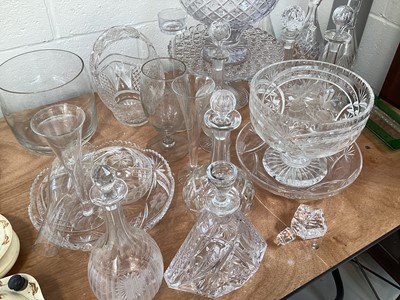 Lot 5003 - Group of glassware to include decanters etc