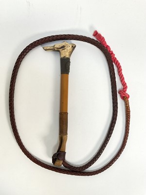 Lot 936 - Edwardian childs hunting/coursing whip with carved horn handle in the form of a dog, plated collar with horseshoe motif