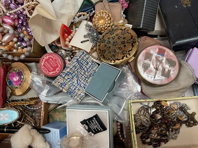 Lot 87 - Suitcase containing a large quantity of vintage costume jewellery, compacts and other bijouterie