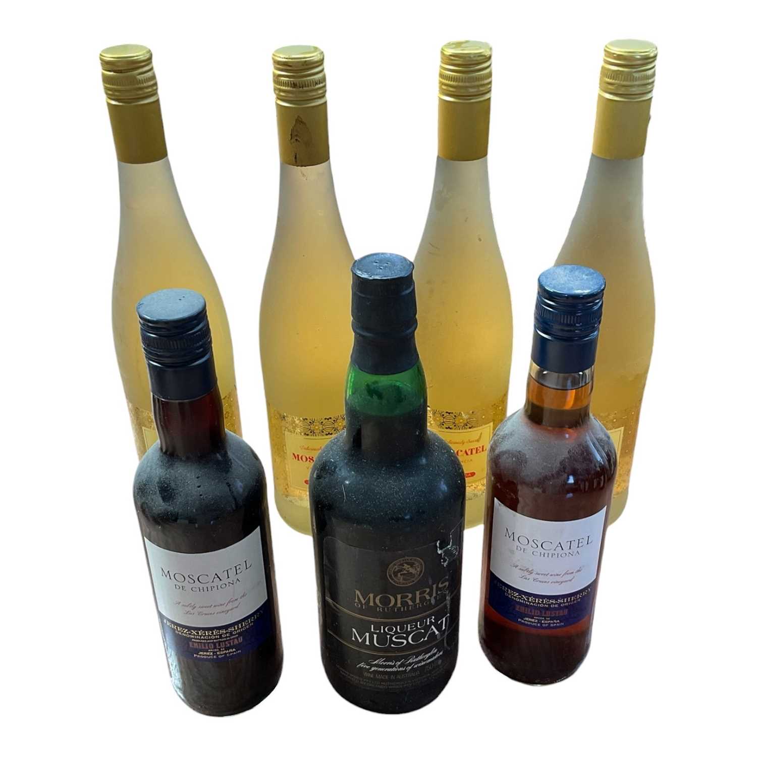 Lot 5024 - Seven bottles of Muscat wine